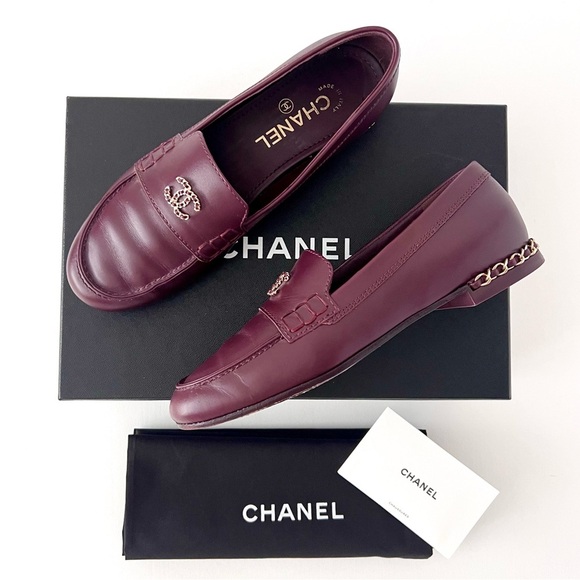 CHANEL | CC Interlocking Logo Gold Chain Burgundy Leather Loafers Moccasin 37.5 - Picture 1 of 16